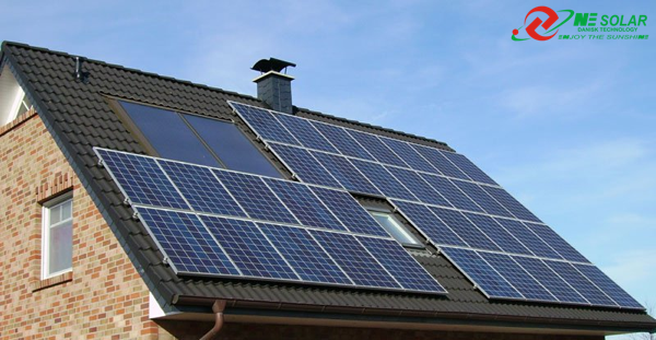 Lắp đặt tấm pin mặt trời trên mái nhà